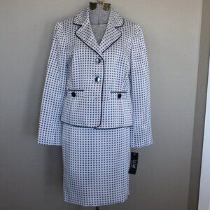 Le Suit skirt suit, size  10 Petite